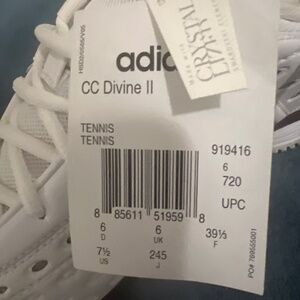 Women’s size 7.5 Adidas Tennis Shoe.